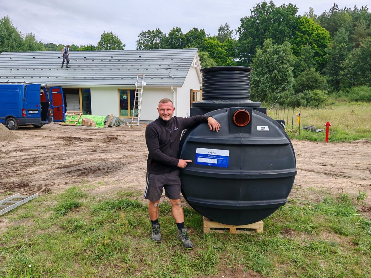 Instalator PK-EKO przy oczyszczalni BioFicient KINGSPAN