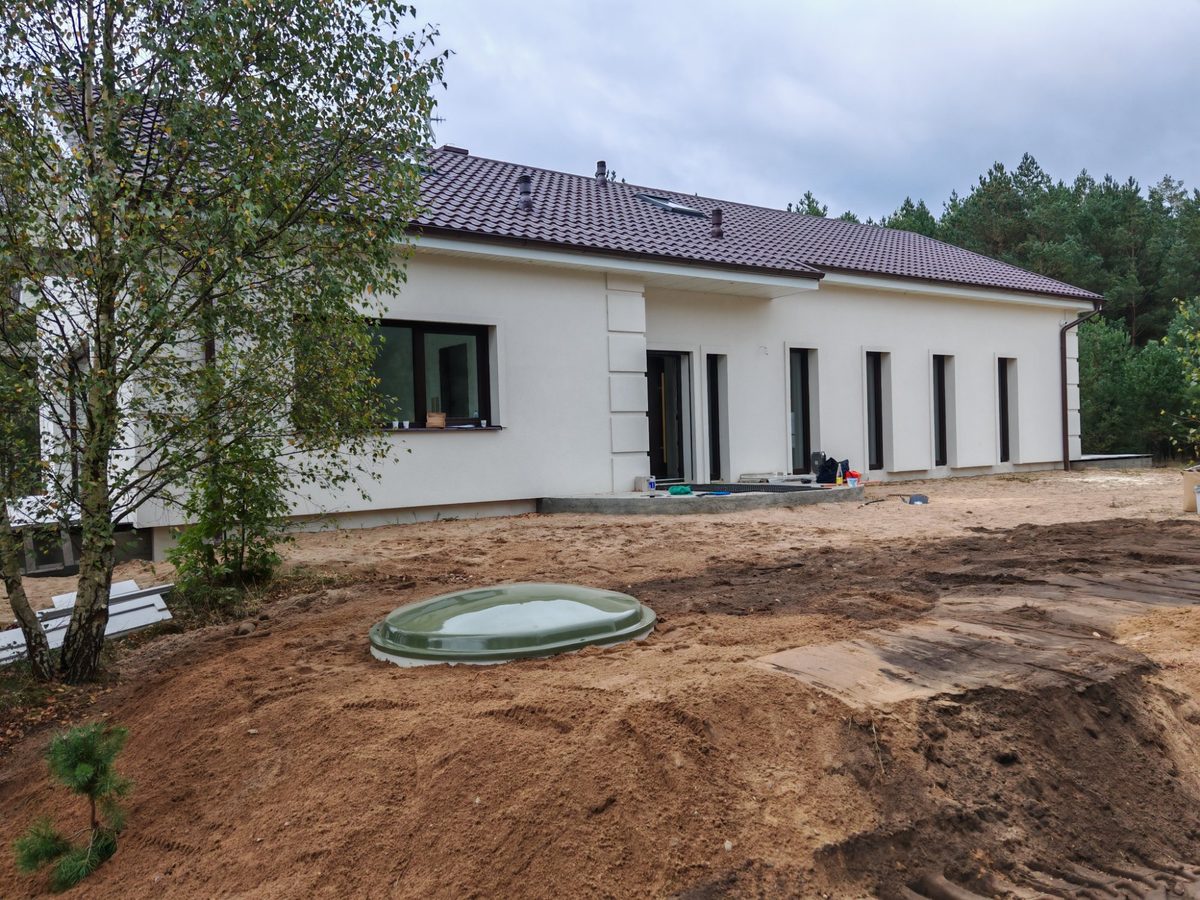Montaż oczyszczalni przy nowym domu jednorodzinnym